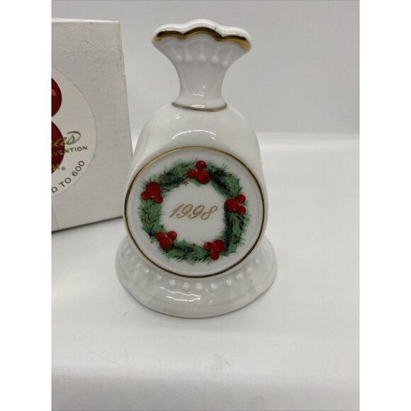 Disney Walt Disney 1998 Christmas Bell - Picture 2 of 10